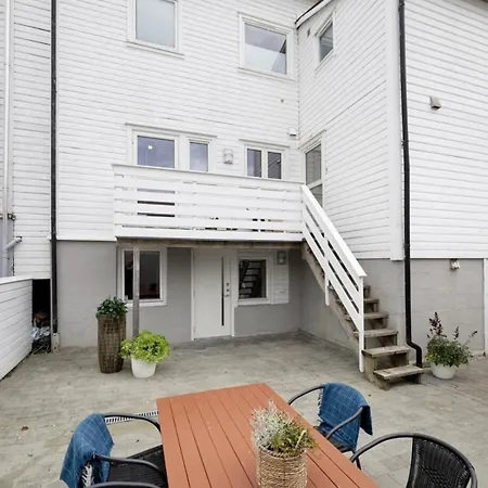 Apartment Ons 2024 - In *